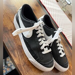 Girls Nike shoes size 6.